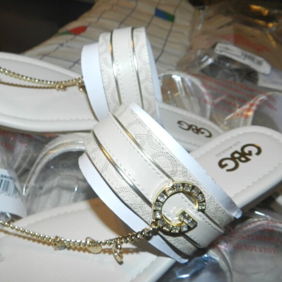 GBG Angeles White Logo Flat Slides w/Gold Toe Loop Charms Women's🆕⌚📦🏃💨🚚 - Picture 3 of 16